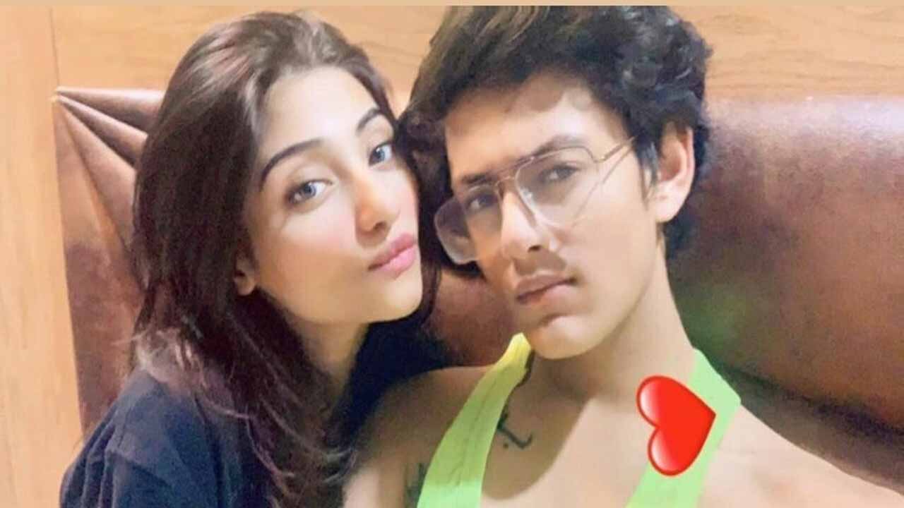 থাইল্যান্ডে ঝিনুক ও প্রেমিকা দামিনী।