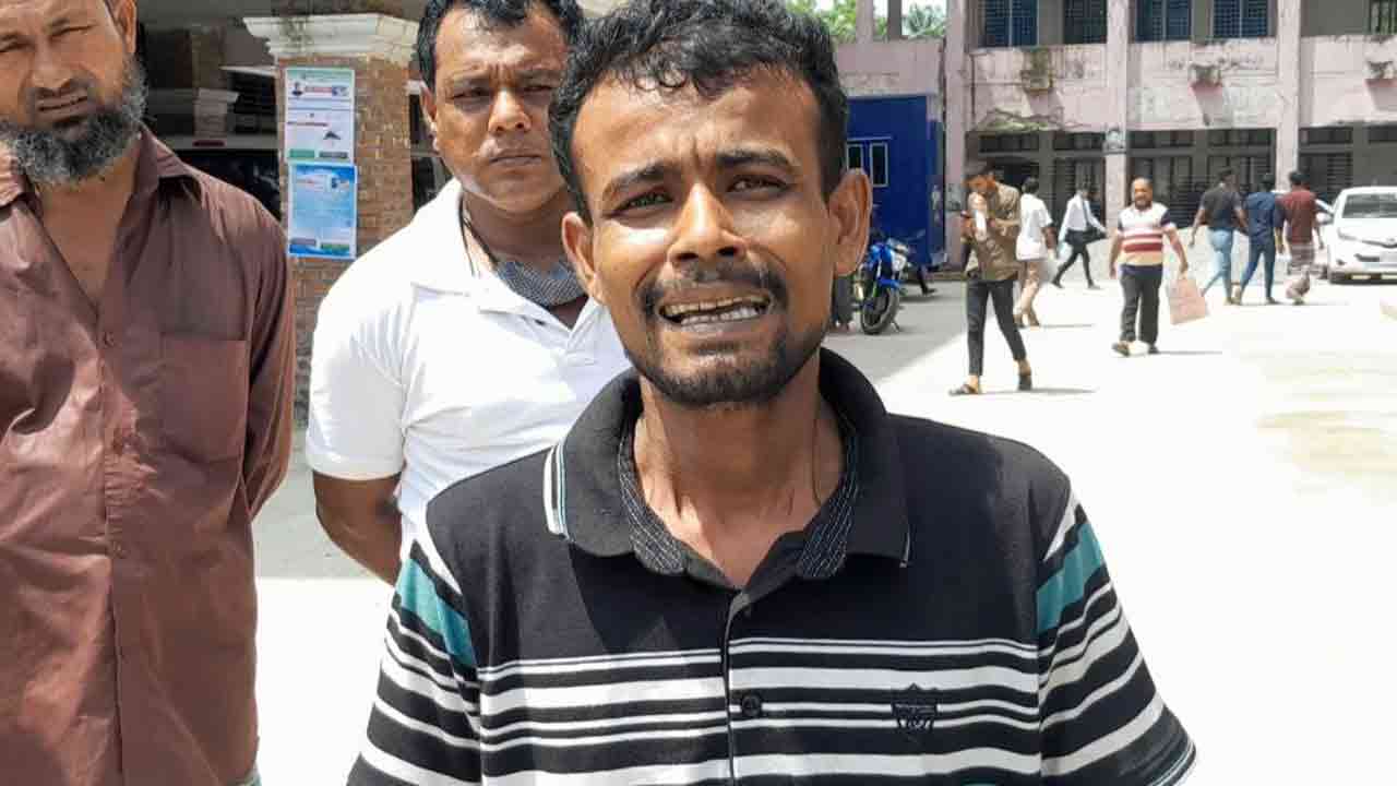 অটোরিকশা হারিয়ে কান্নায় ভেঙ্গে পড়েন নূর আলম