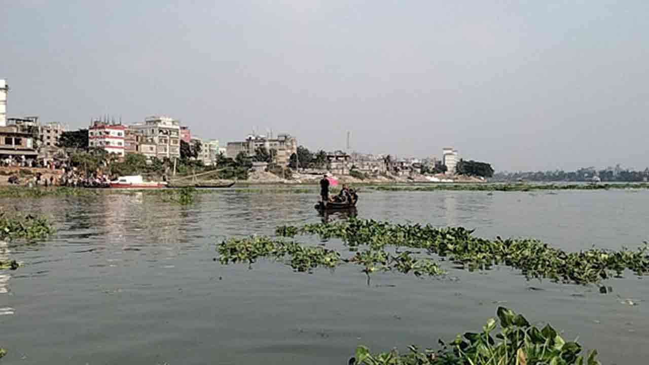 বুড়িগঙ্গায় ভাসছিল যুবকের মরদেহ