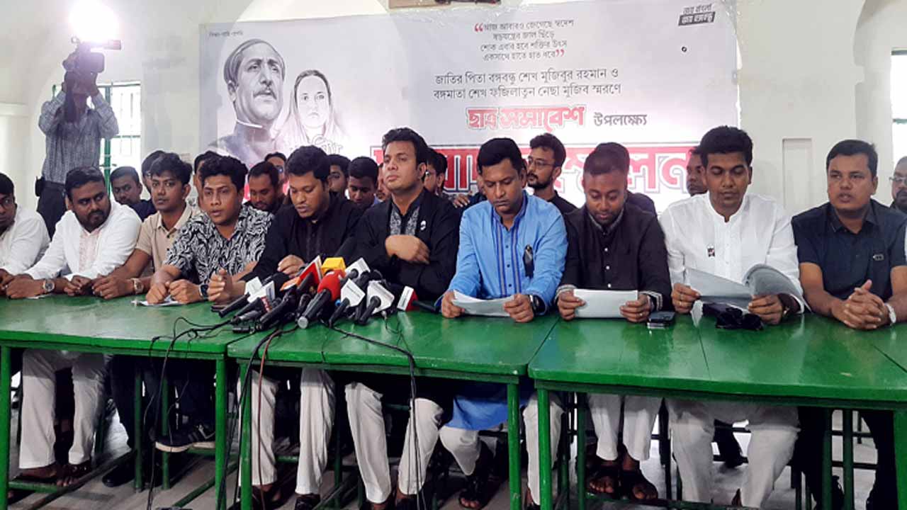 সংবাদ সম্মেলনে কথা বলছেন ছাত্রলীগের কেন্দ্রীয় সভাপতি সাদ্দাম হোসেন।