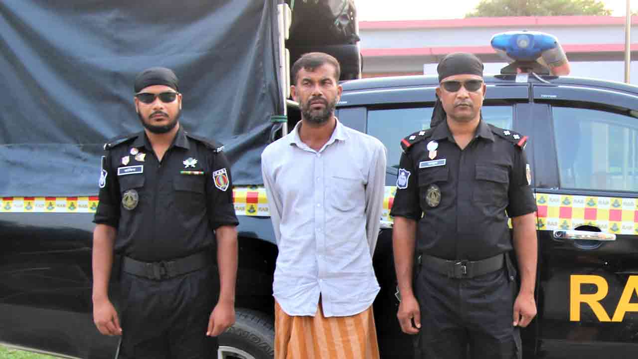 মানব পাচার মামলার পলাতক আসামী গ্রেপ্তার