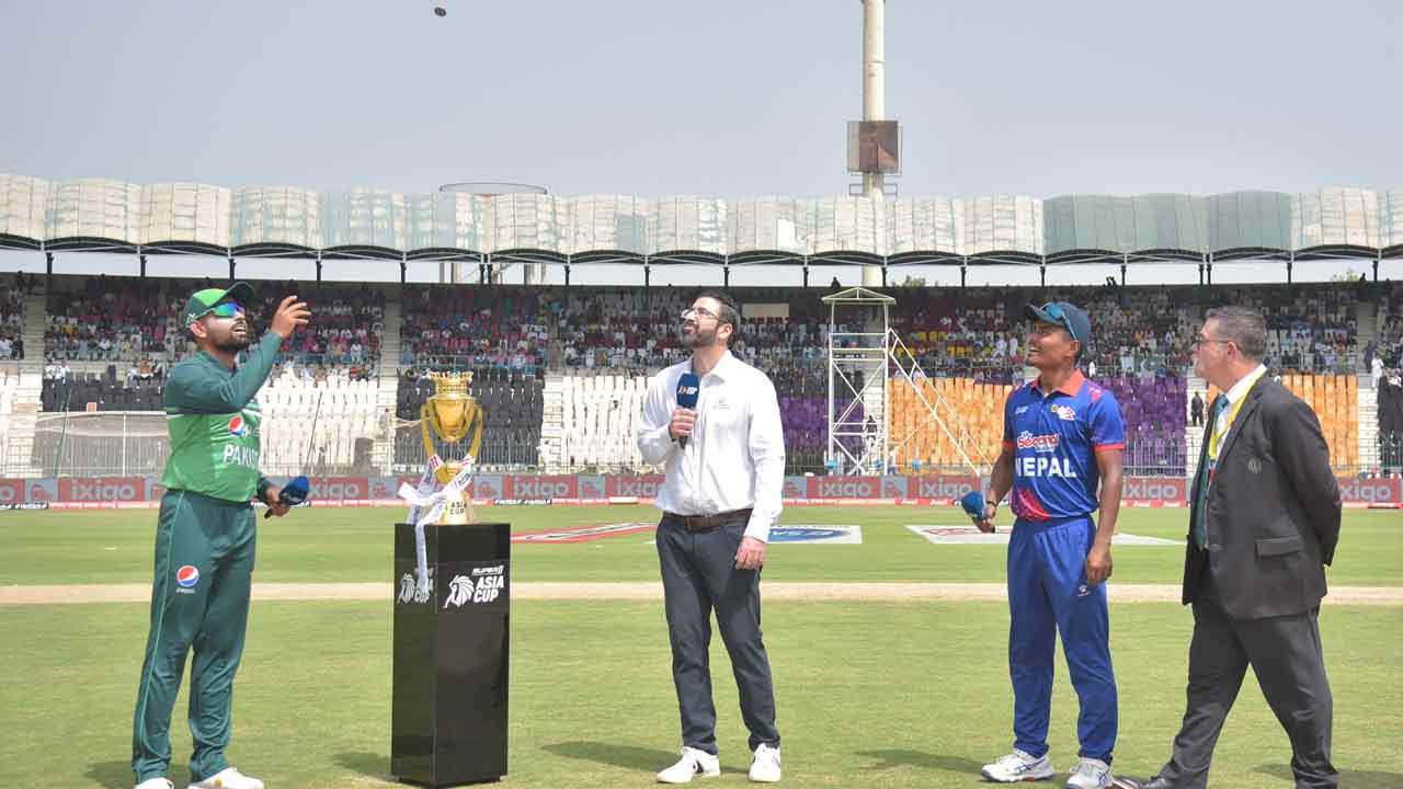 টস জিতে ব্যাটিংয়ে নেপাল