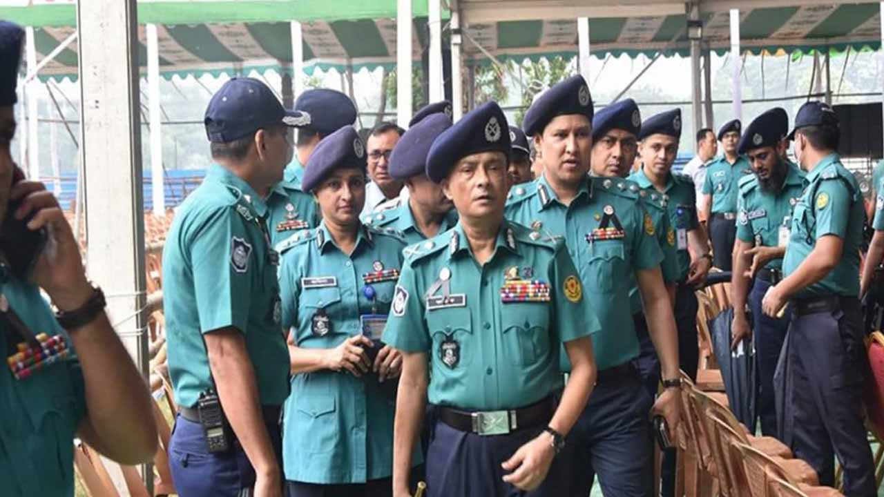 সোহরাওয়ার্দী উদ্যান পরিদর্শন করেন ডিএমপি কমিশনার।