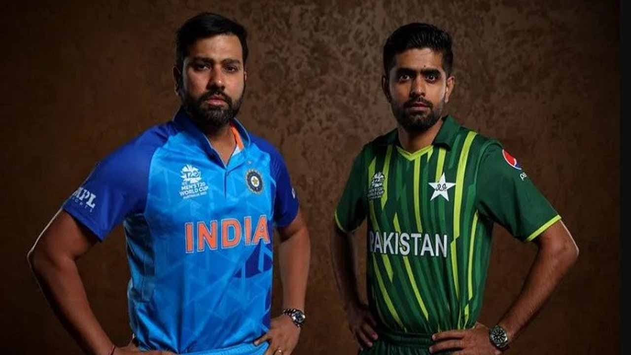 রোহিত শর্মা (বাঁ দিকে) এবং বাবর আজম (ফাইল ছবি)