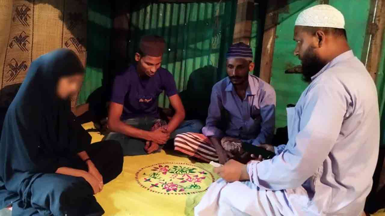 মোবাইল ফোনে প্রেম, পালিয়ে এসে দেখেন প্রেমিক অন্ধ