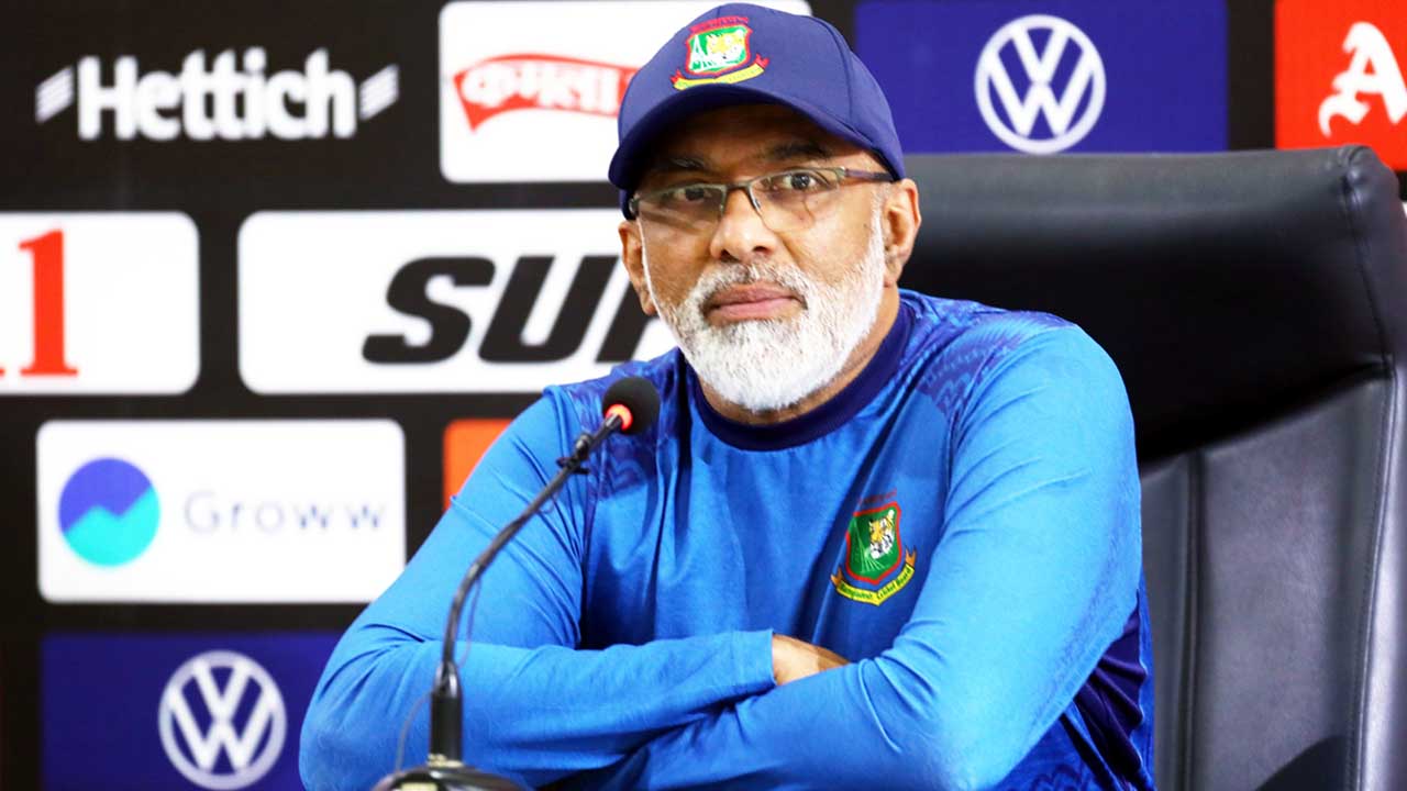 চাণ্ডিকা হাথুরু সিংহে