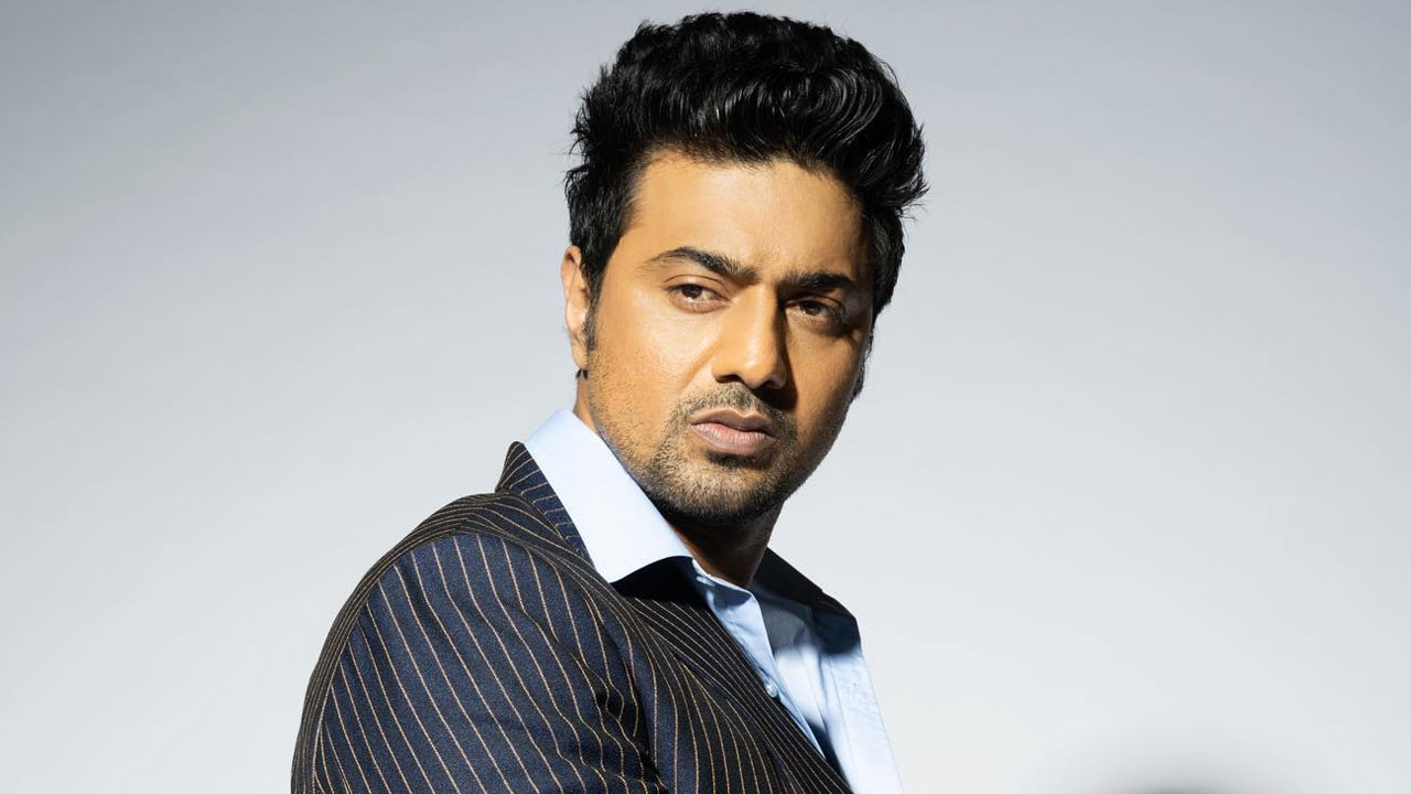 দেব । ছবি: ফেসবুক