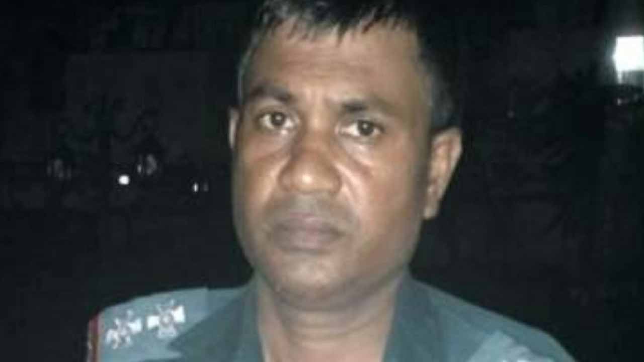 ট্রাফিক সার্জেন্ট মনিরুল হাসান। ছবি: সংগৃহীত