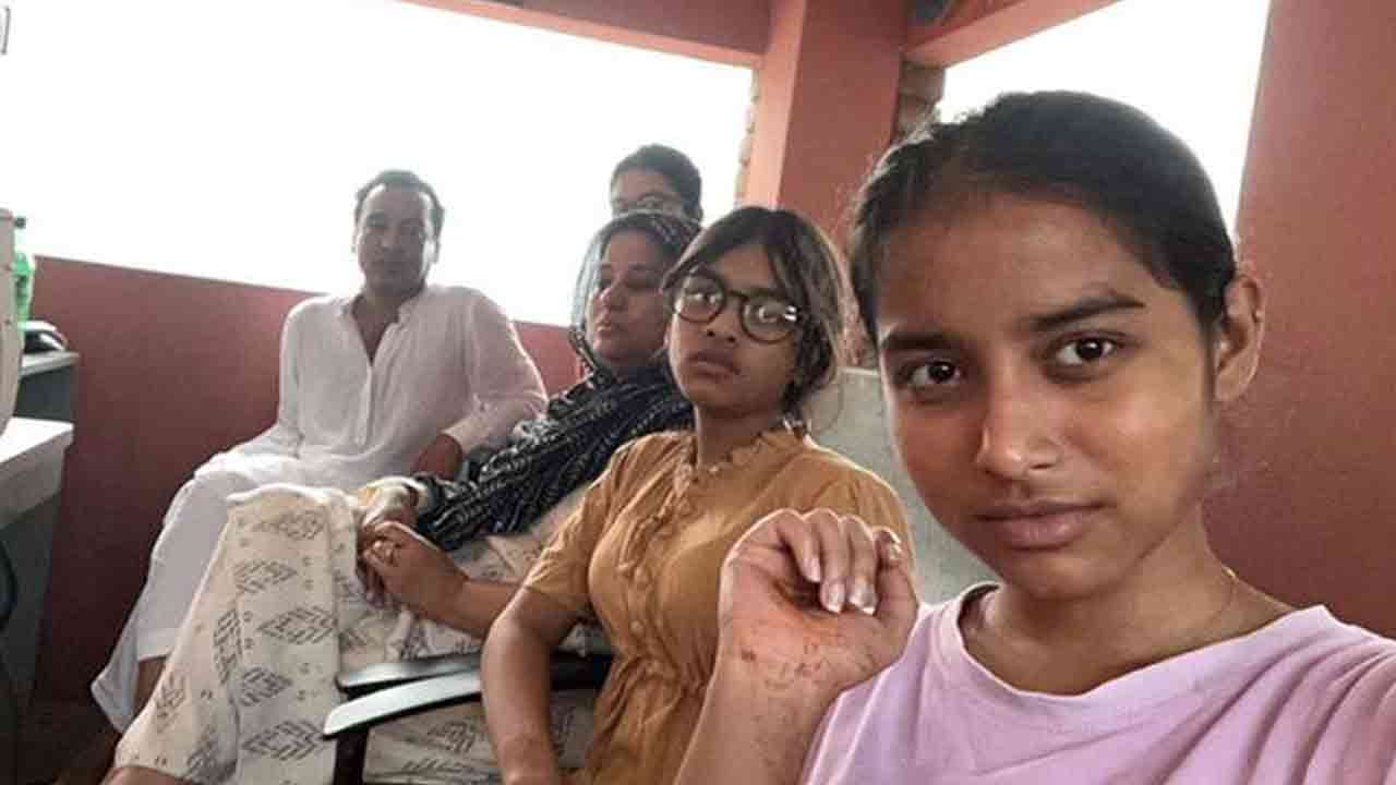 স্ত্রী ও সন্তানদের সঙ্গে এমরান আহম্মদ ভূঁইয়া