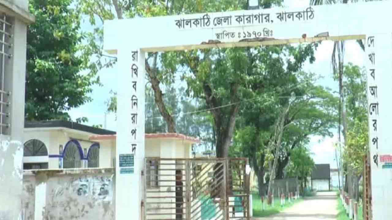 মায়ের সঙ্গে কারাবন্দি ৩ বছরের মৌ