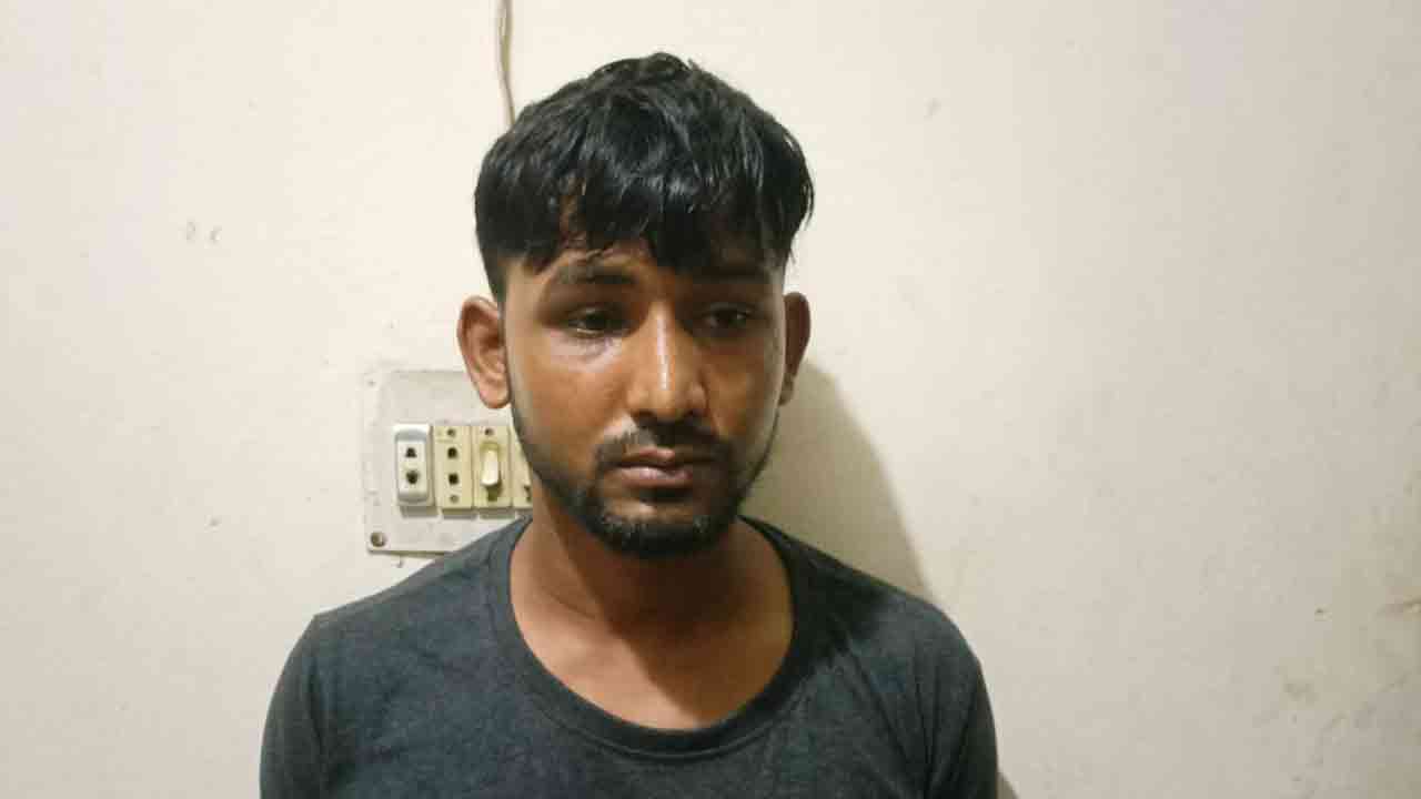 চুরির অভিযোগে আটক  আলমগীর ব্যাপারী