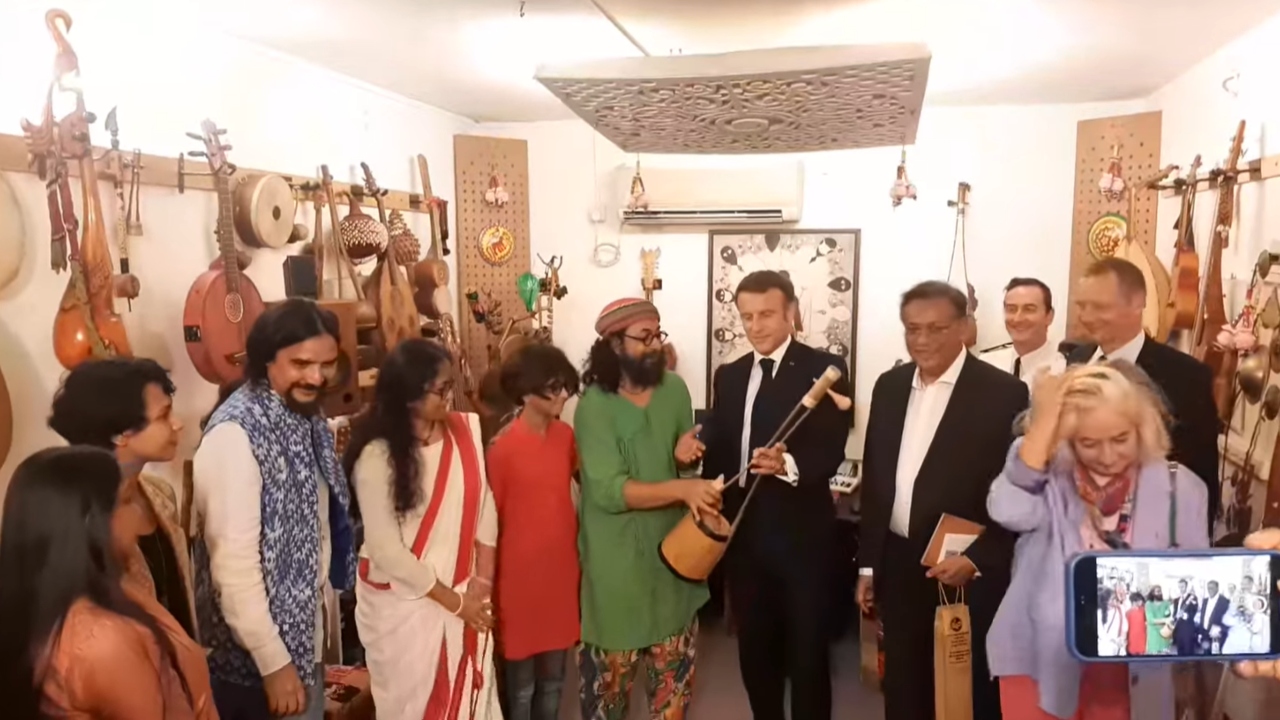 জালের গানের স্টুডিওতে ম্যাক্রোঁ । ছবি: সংগৃহীত