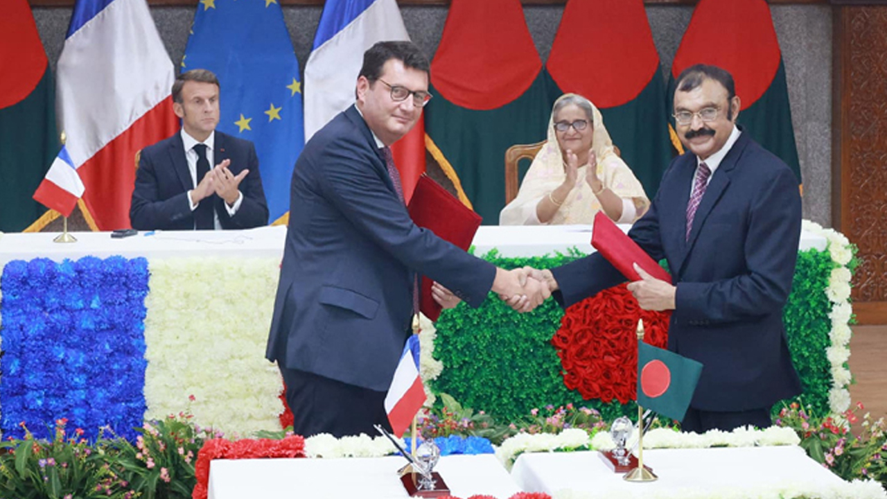 ঢাকা-প্যারিস ঋণচুক্তি ও সম্মতিপত্র স্বাক্ষর