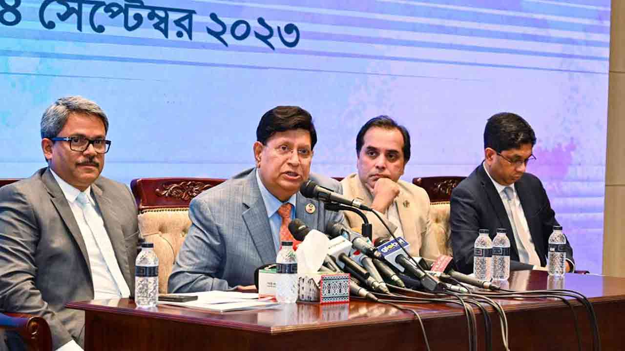 সংবাদ সম্মেলনে পররাষ্ট্রমন্ত্রী ড. একে আব্দুল মোমেন
