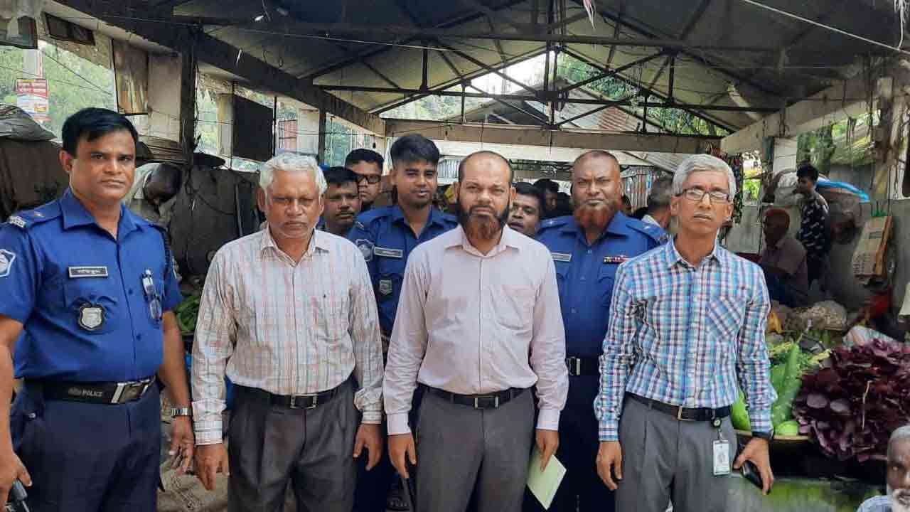 মূল্য তালিকা প্রদর্শন না করায় ৪ ব্যবসায়ীকে জরিমানা