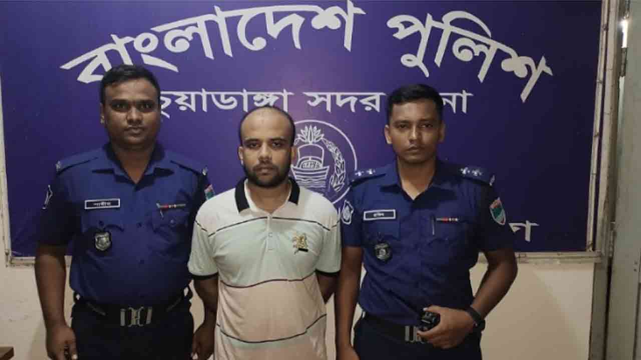 অভিযুক্ত শিক্ষক শাকিল আরাফাত