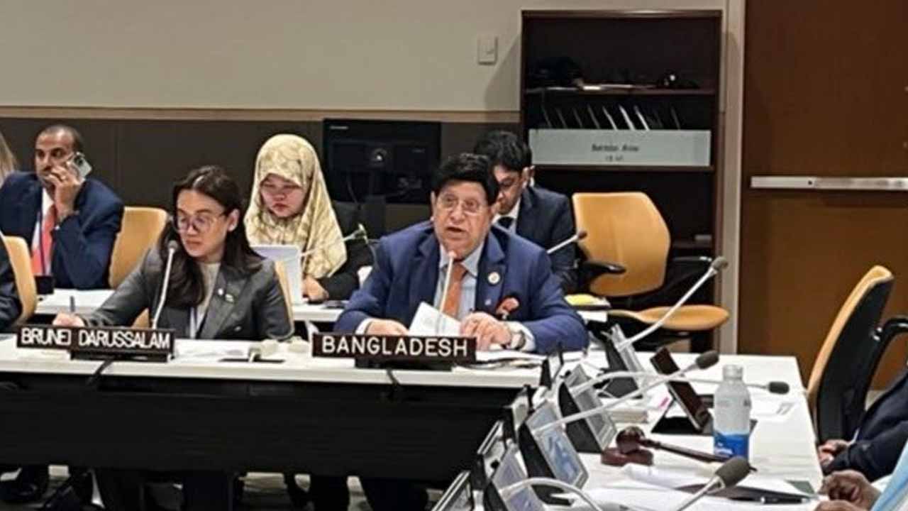 বক্তব্য রাখছেন পররাষ্ট্রমন্ত্রী ড. এ. কে. আব্দুল মোমেন।