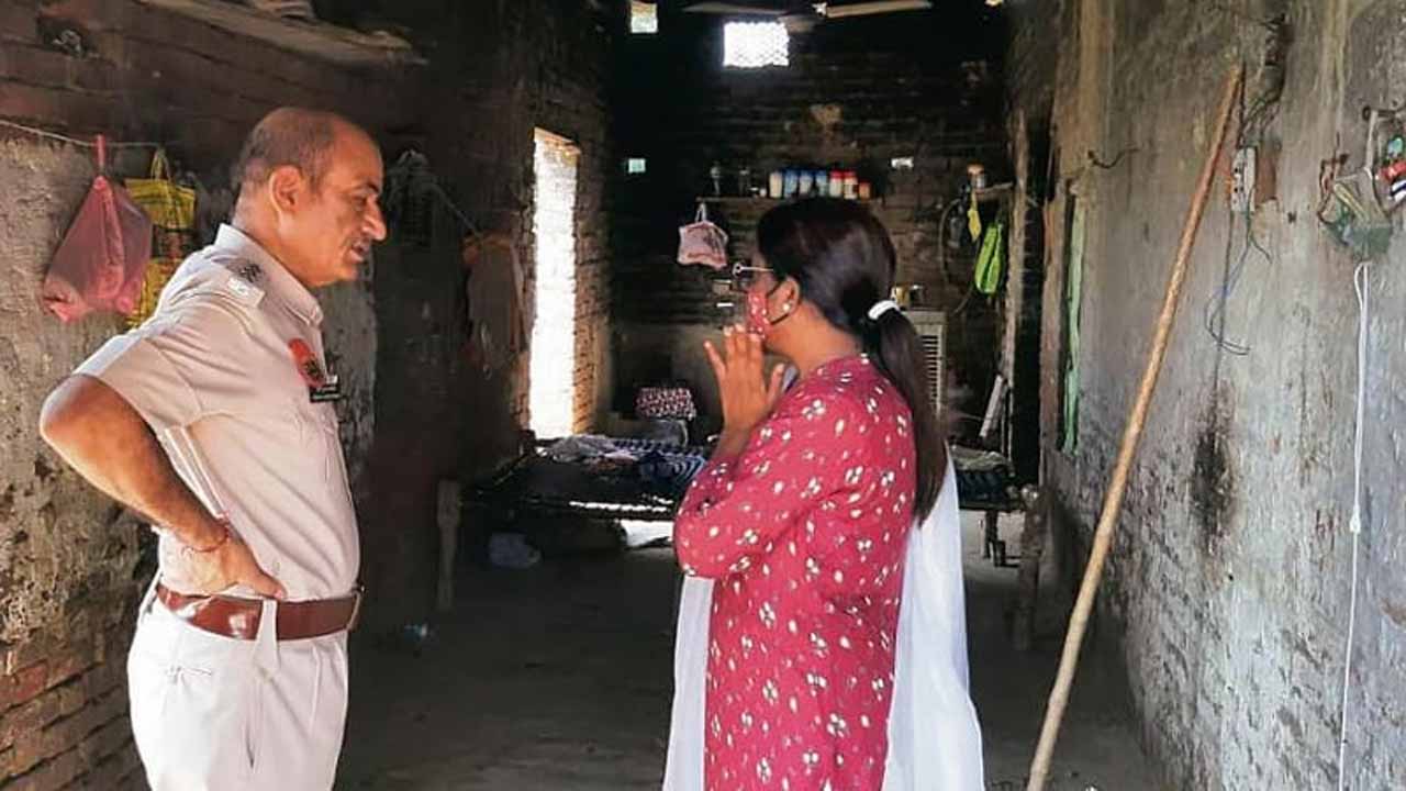 ঘটনাস্থলে তদন্তকারী দলের সদস্যরা। ছবি: সংগৃহীত