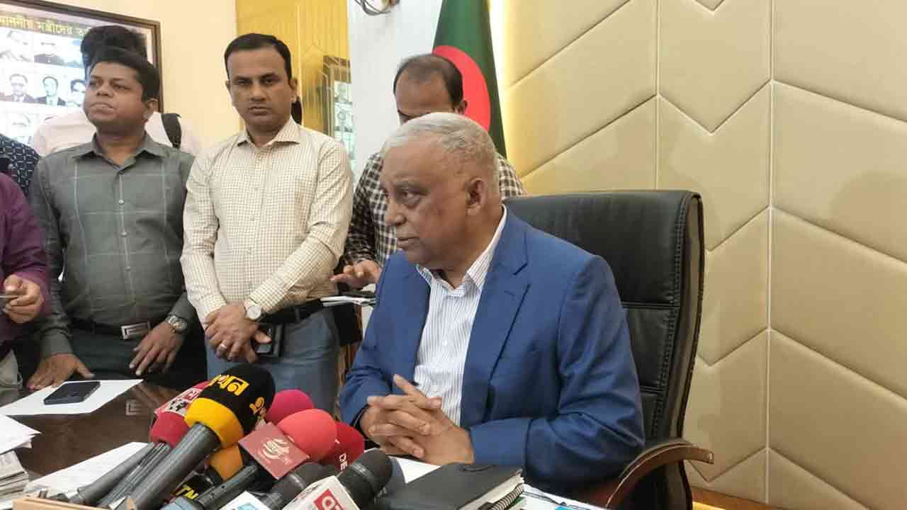 স্বরাষ্ট্রমন্ত্রী আসাদুজ্জামান খান কামাল