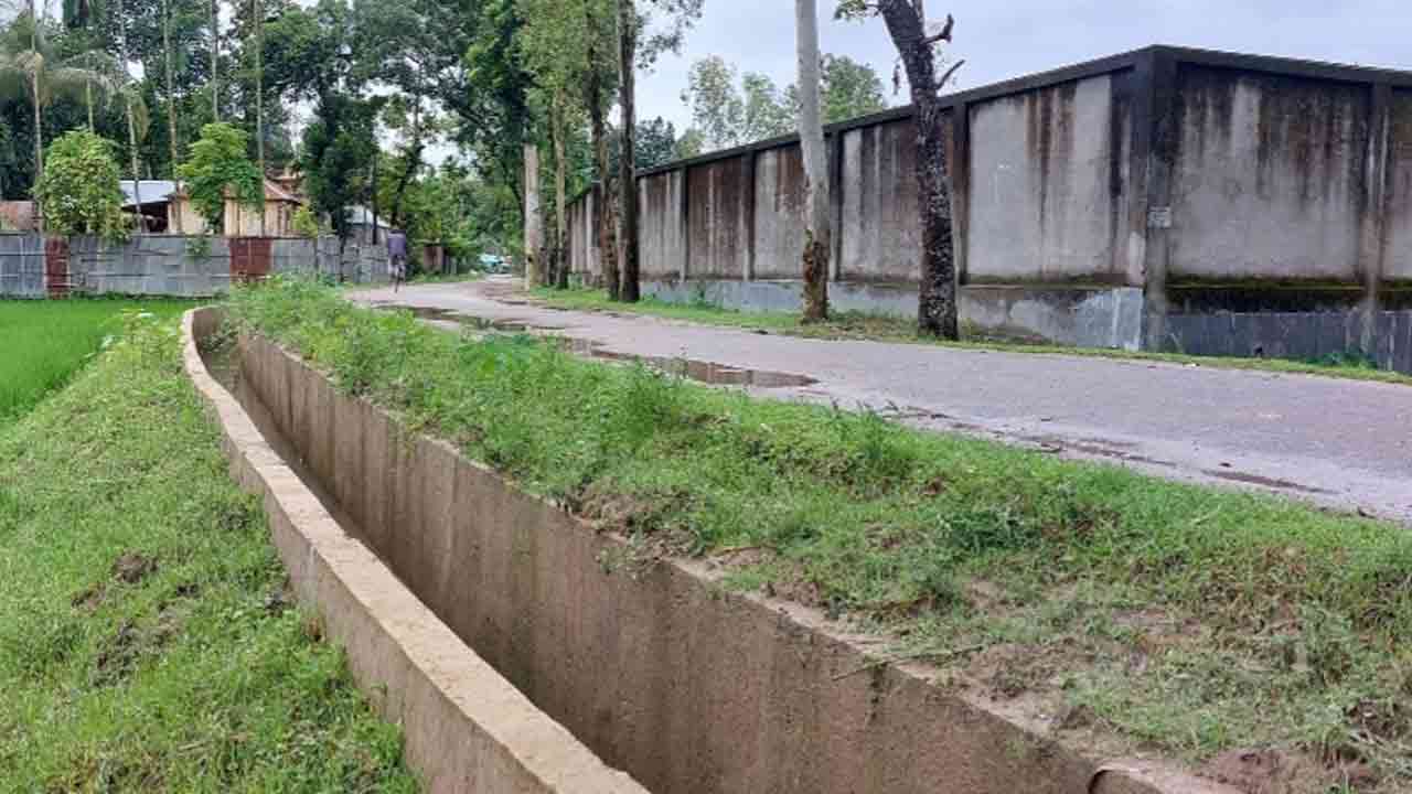 নাগেশ্বরী পৌরসভার জলাবদ্ধতা নিরসনে ড্রেন