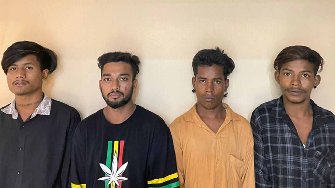 গ্রেপ্তার আরিফসহ চারজন।