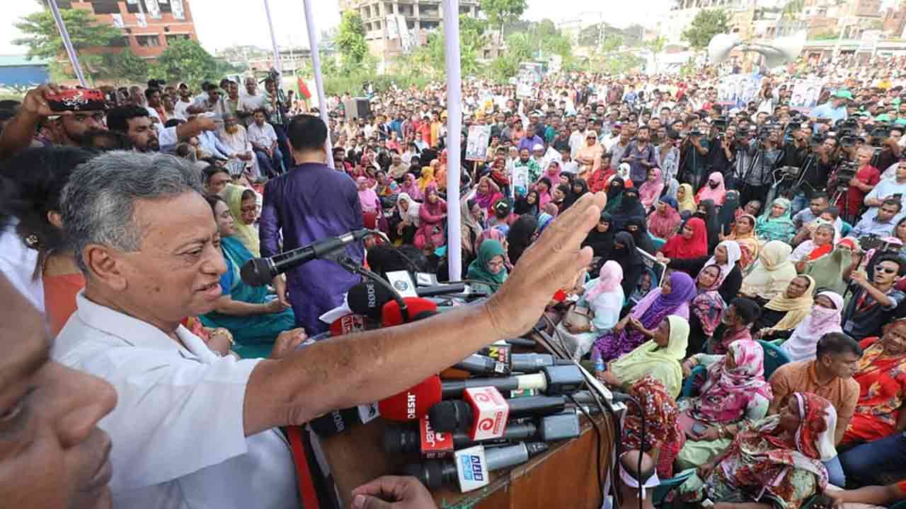 আমিনবাজারের সমাবেশে বিএনপির স্থায়ী কমিটির সদস্য আমীর খসরু মাহমুদ চৌধুরী (ছবি সংগৃহীত)