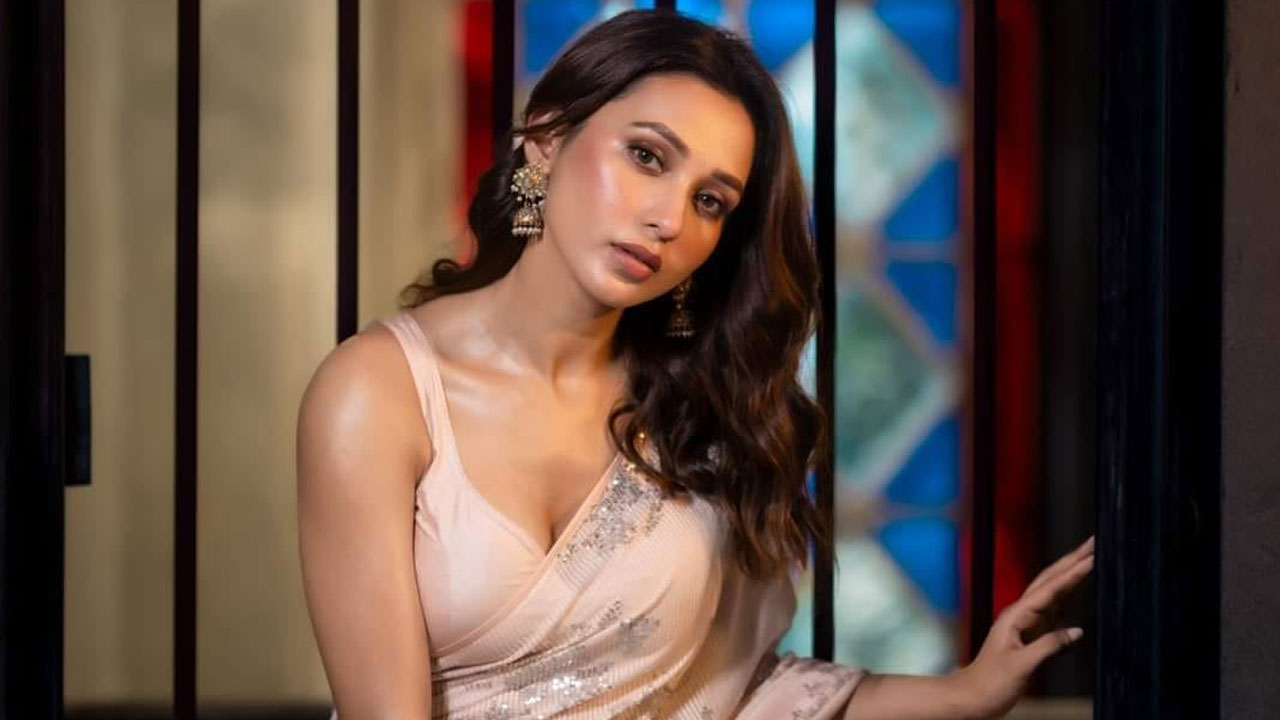 মিমি চক্রবর্তী । ছবি: ফেসবুক