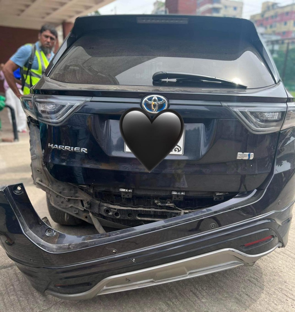 তিশার দুর্ঘটনাকবলিত গাড়ি । ছবি: ফেসবুক