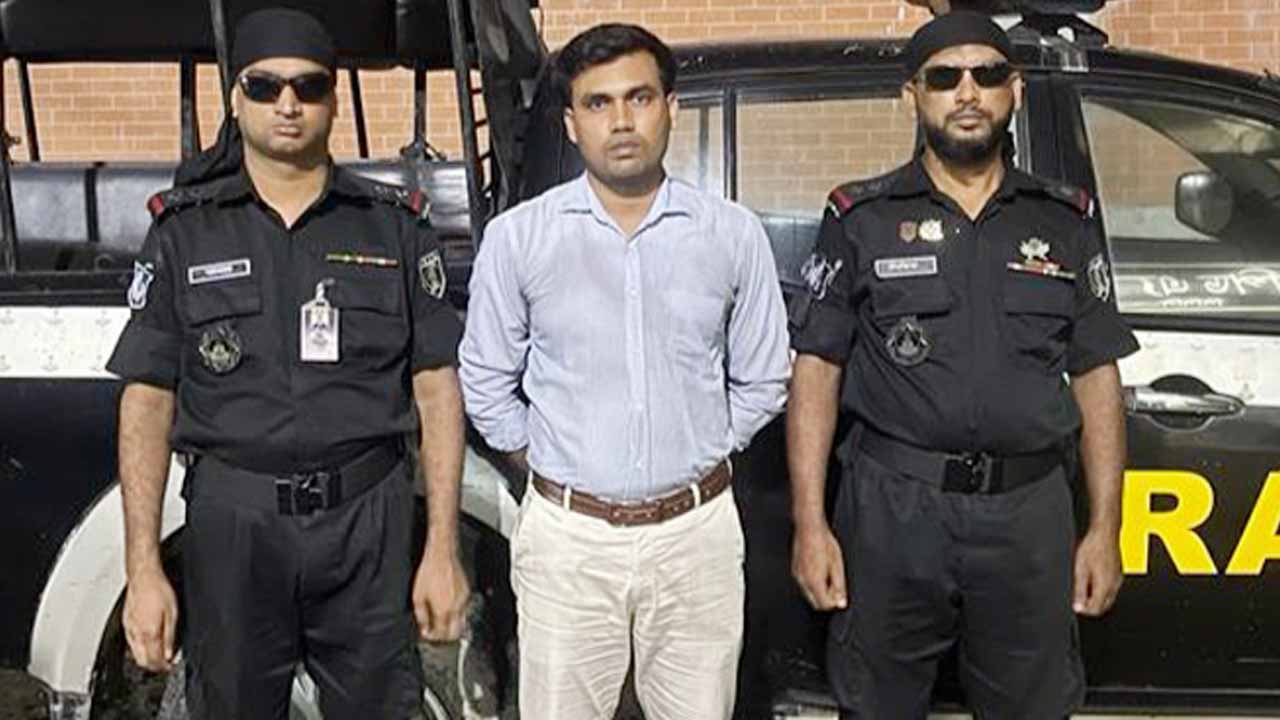 রাজধানীর গুলশান থেকে ধর্ষণ মামলার আসামি সোহেলকে গ্রেপ্তার করে র‌্যাব।