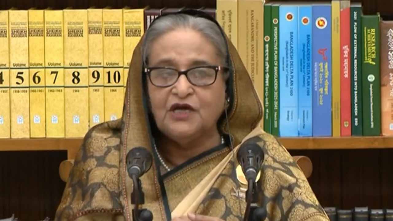 সংবাদ সম্মেলনে বক্তব্য দিচ্ছেন প্রধানমন্ত্রী শেখ হাসিনা। ছবি: সংগৃহীত