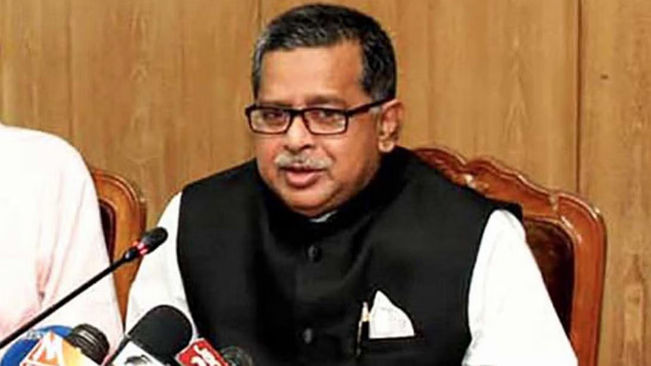 বেসামরিক বিমান পরিবহন প্রতিমন্ত্রী মাহবুব আলী (ফাইল ছবি)