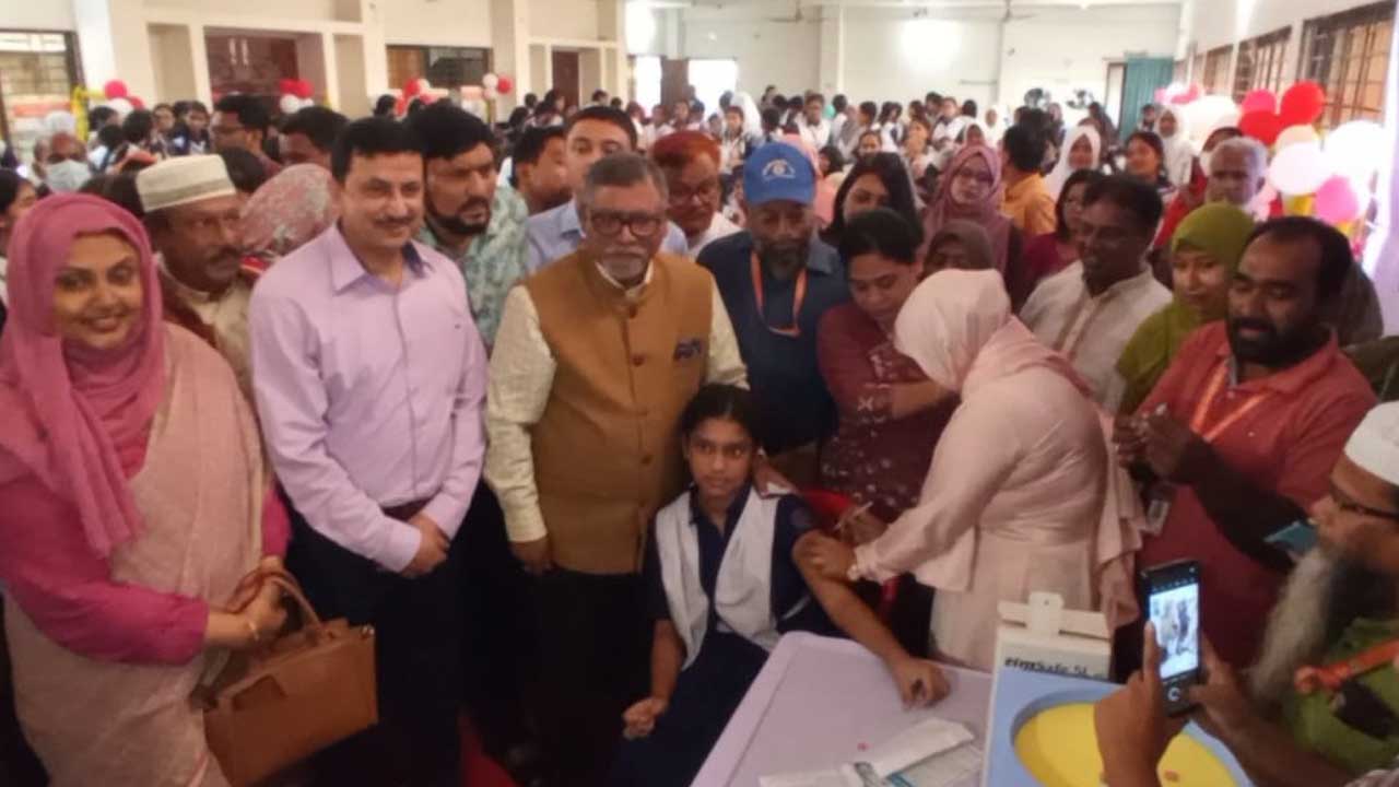 বিএনপি স্বাস্থ্য বিষয় নিয়ে বিভ্রান্তিকর তথ্য ছড়িয়েছে: স্বাস্থ্যমন্ত্রী