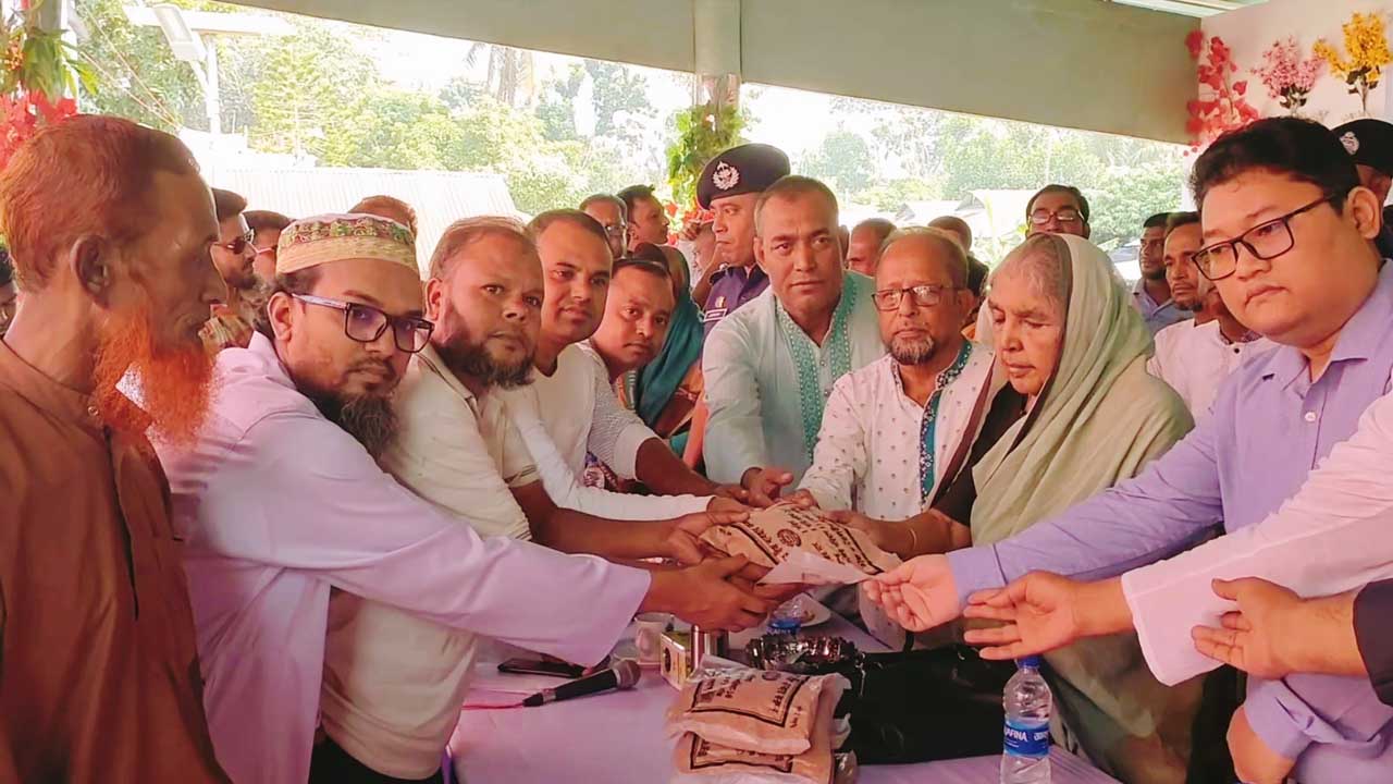 ‘আ. লীগ ক্ষমতায় আসলে কিছু পাওয়া যায়, না আসলে কিছুই পাওয়া যায় না’