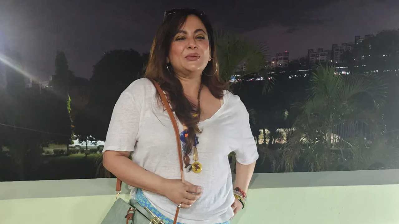 মদের পার্টিতে উদ্দাম নাচ, শ্রীলেখাকে ধুয়ে দিলেন নেটিজেনরা (ভিডিও)