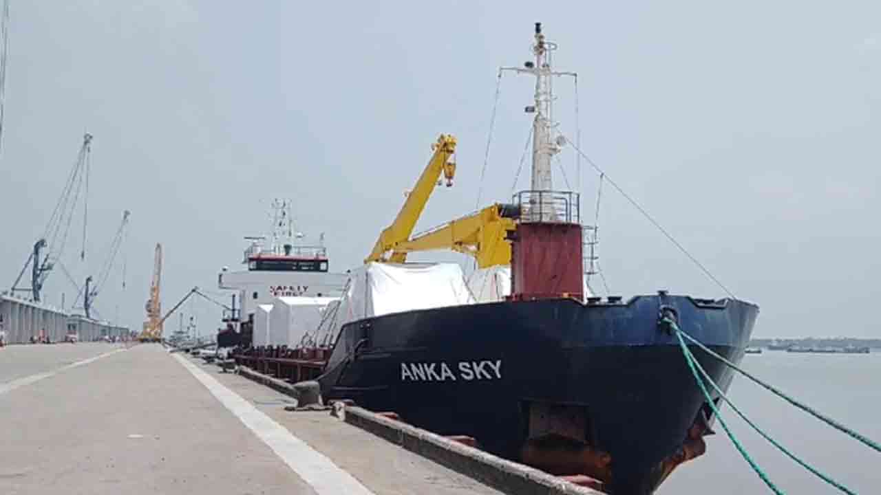 রূপপুরের মালামাল নিয়ে মোংলা বন্দরে দুই জাহাজ