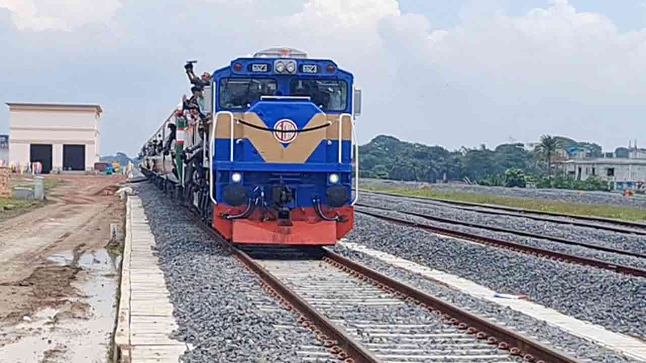 রাতে পদ্মা সেতু হয়ে ঢাকা-ফরিদপুর ট্রেন চলাচল শুরু