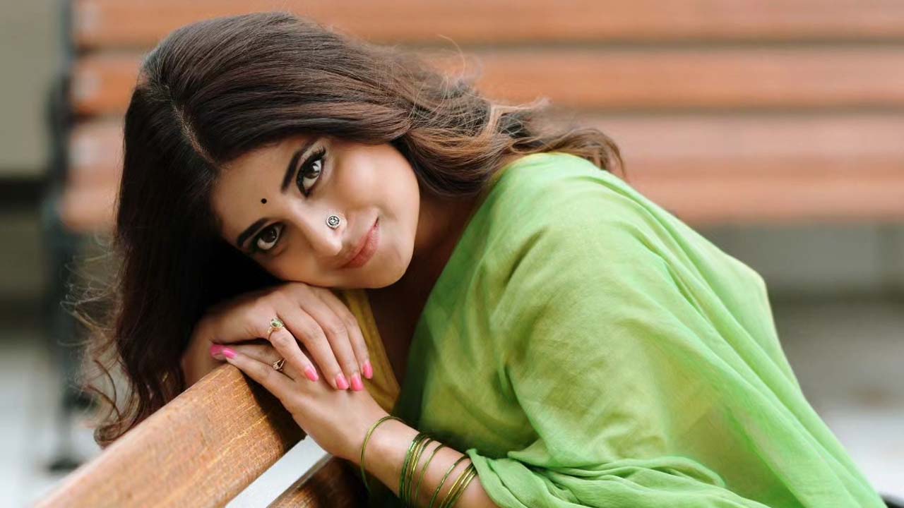 বিয়ের আগে পাঁঠার মাংস খেয়ে আইবুড়োভাত শুরু অভিনেত্রীর 