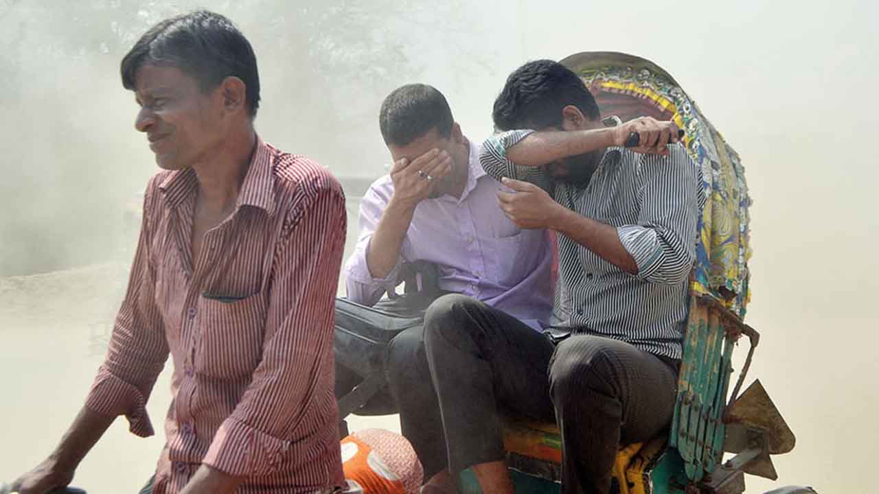 যে কারণে ঢাকায় আজ মাস্ক পরে বের হওয়ার পরামর্শ