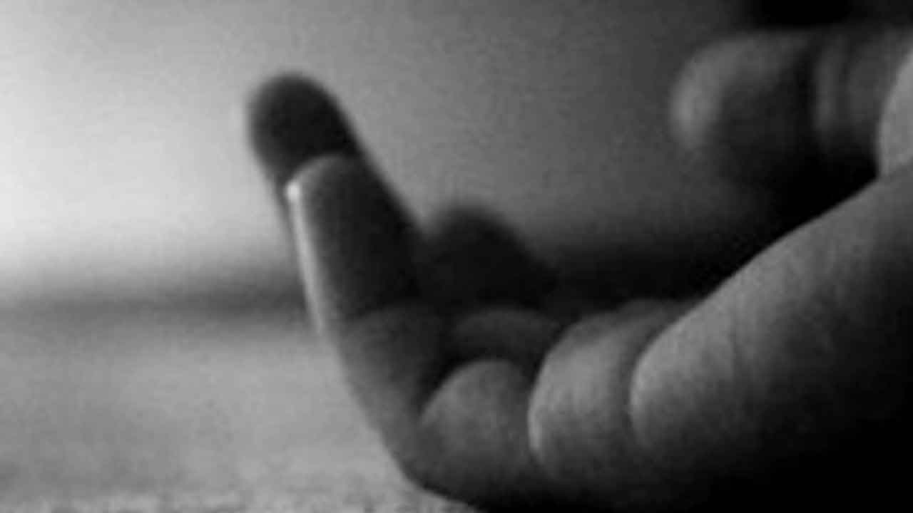 ধূমপান করায় মারধর, ছাত্রের আত্মহত্যা