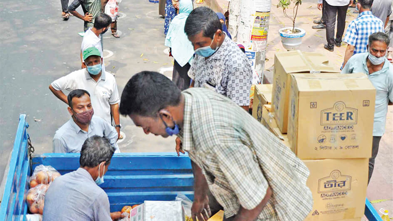 পেঁয়াজ ছাড়াই টিসিবির পণ্য বিক্রি শুরু