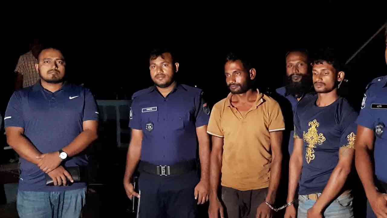 জাহাজ থেকে পাচারকালে জ্বালানি তেলসহ আটক দুই