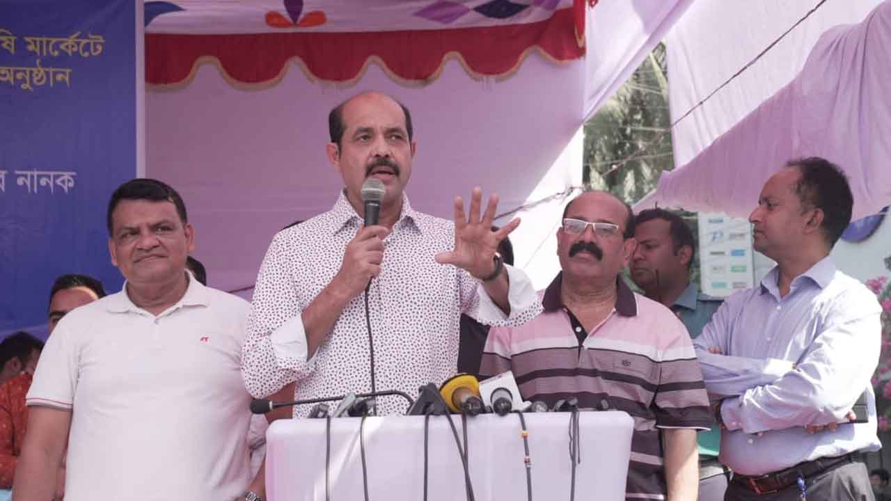 অবৈধ দোকানদারদের বিরুদ্ধে ব্যবস্থা নেওয়া হবে: মেয়র আতিক