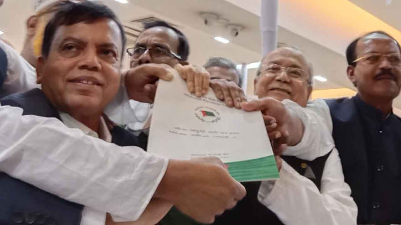 ৩ ঘণ্টায় দেড় কোটি টাকার মনোনয়ন ফরম বিক্রি করল আ. লীগ