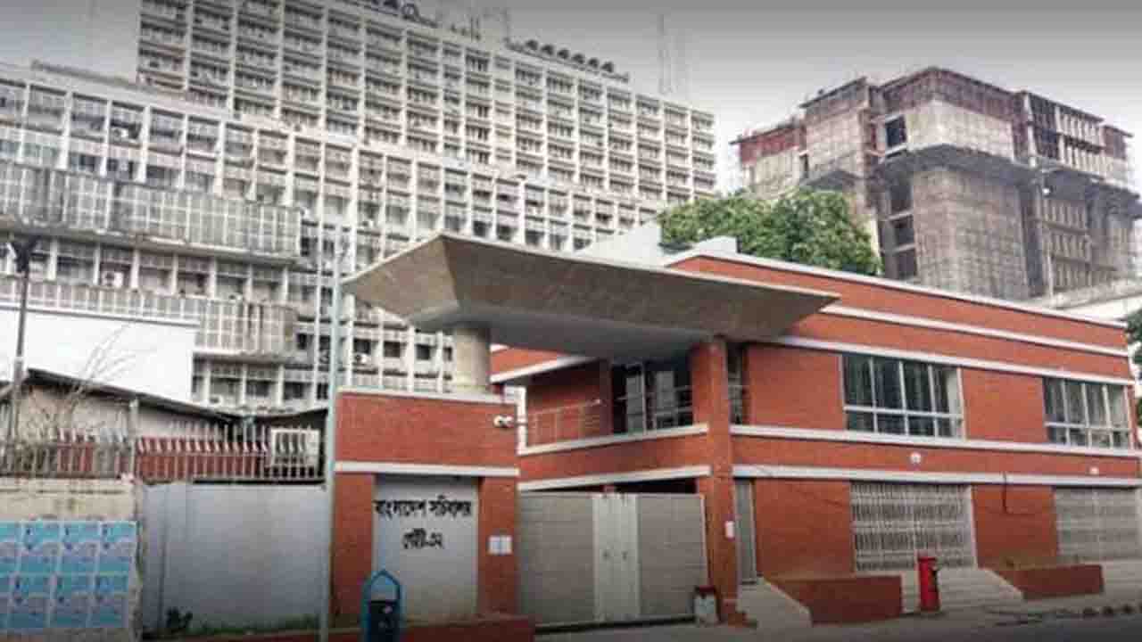 প্রশাসনে সচিব পর্যায়ে পদোন্নতি-রদবদল