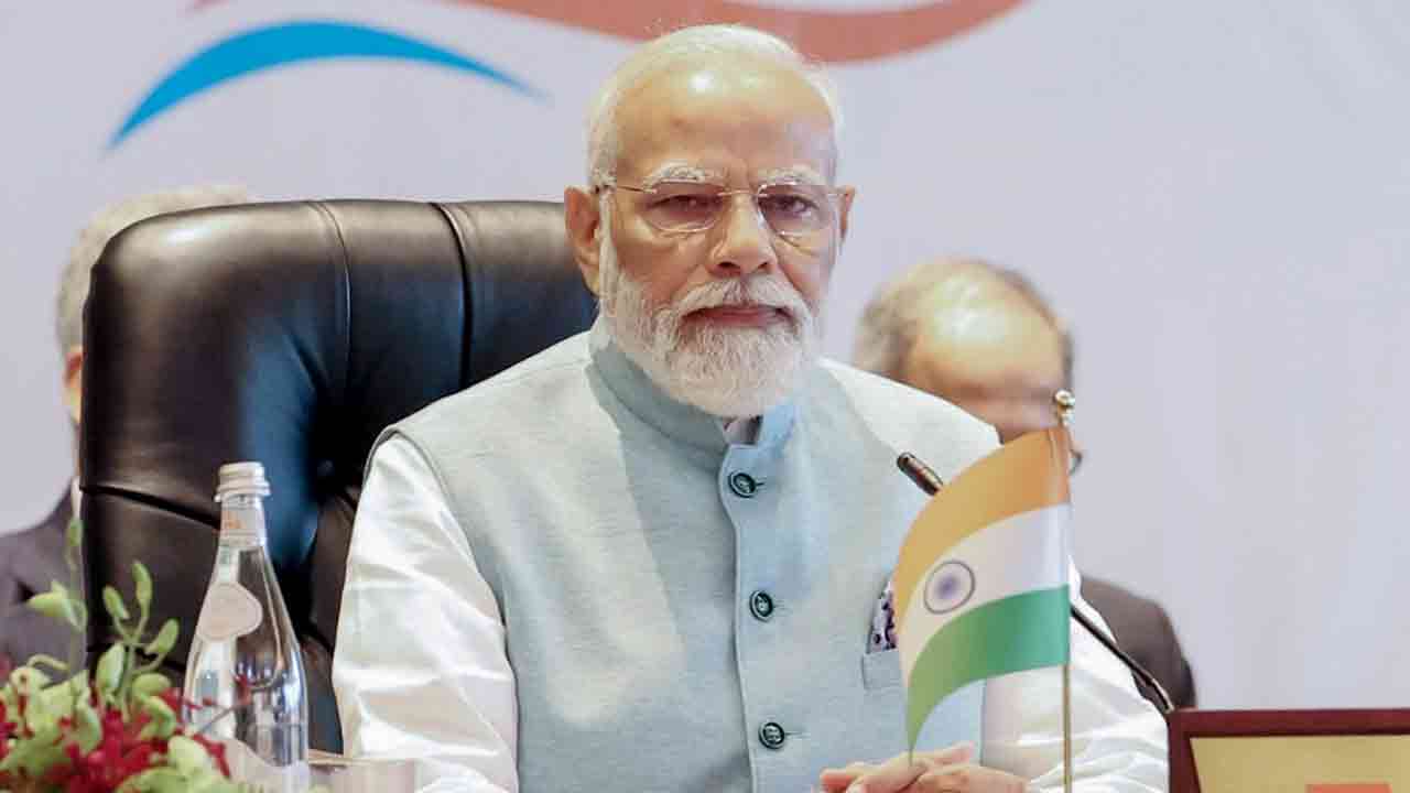 বিদেশে গিয়ে বিয়ে নিয়ে প্রশ্ন তুললেন মোদি