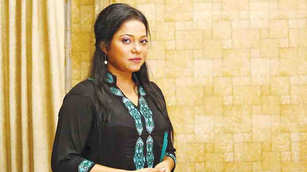 নতুন দলে যোগ দিয়েই মনোনয়ন পেলেন ডলি সায়ন্তনী