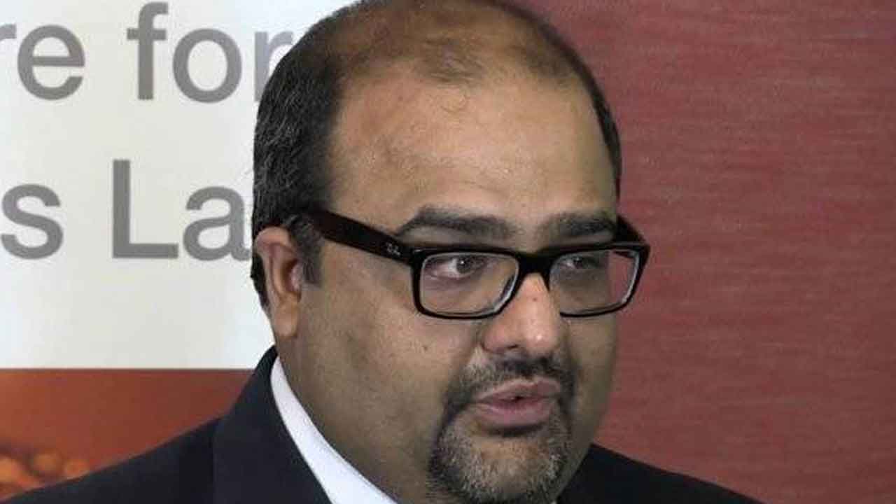 এসিড হামলার শিকার ইমরান খানের সাবেক মন্ত্রী