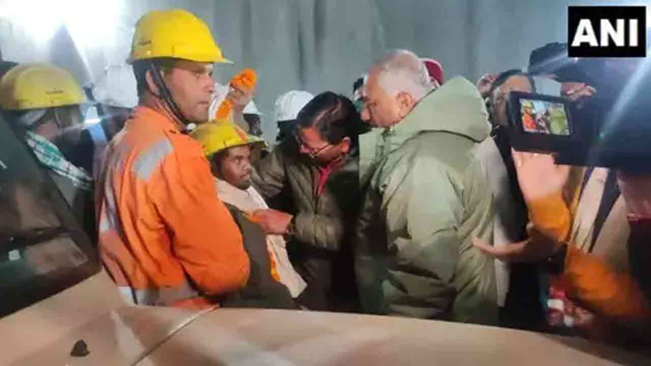 ১৭ দিন পর টানেল থেকে ৪১ শ্রমিক উদ্ধার