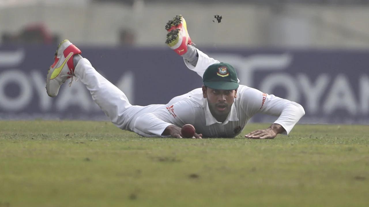 তাইজুলের পর মিরাজের শিকার, ফিরলেন দুই ওপেনার   