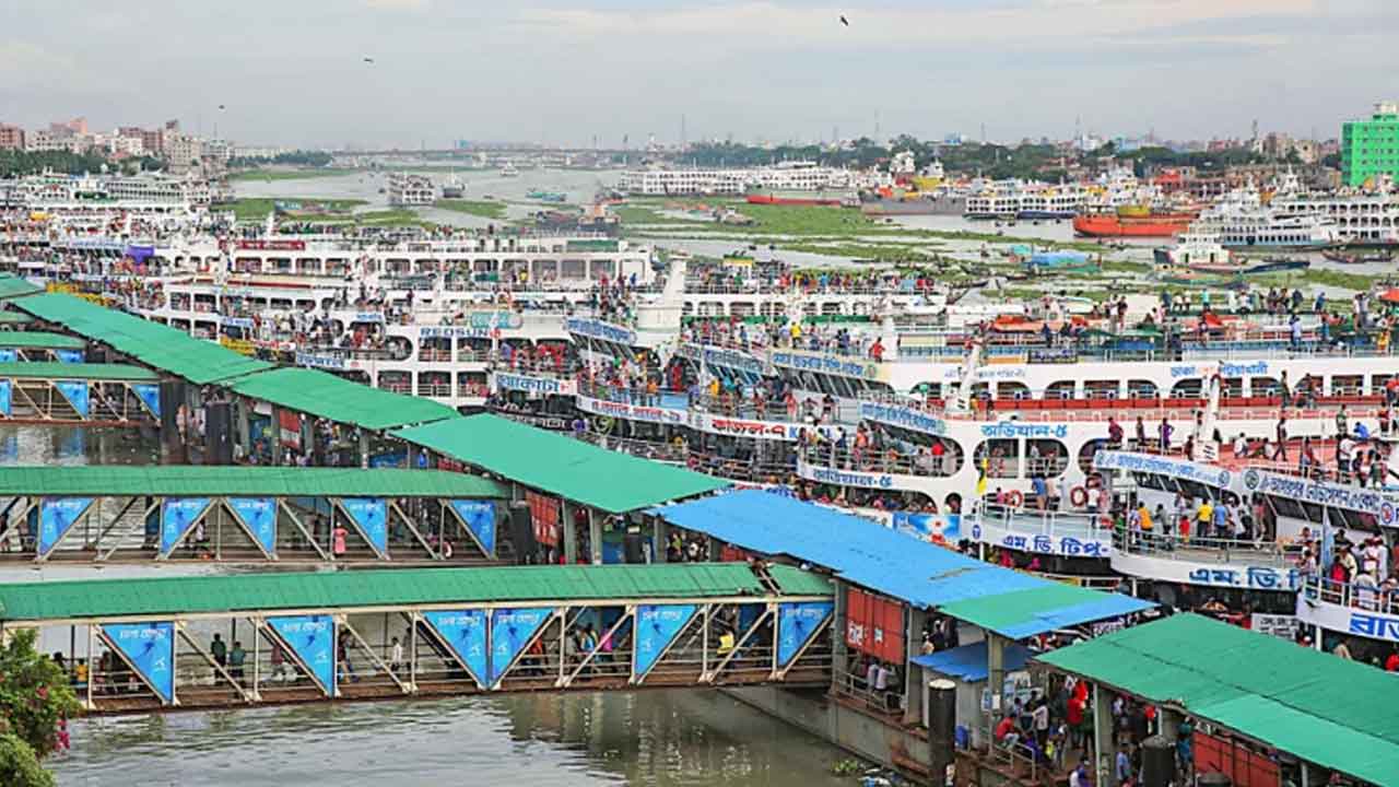 যাত্রীর অভাবে বন্ধ ৩শ’ লঞ্চ, দাবি মালিকদের